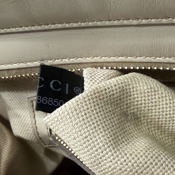 GUCCI Mayfair Monogram Tote Bag - Picture 13 of 16
